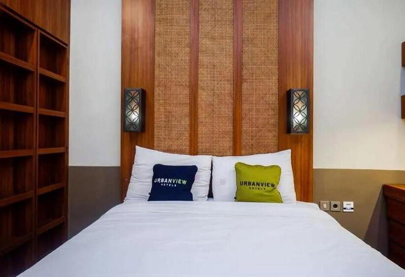 Номер Deluxe, Urbanview Rumah Kandjani Yogyakarta