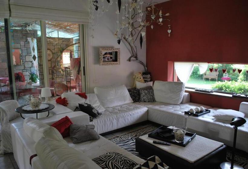 Трехместный Номер Стандарт с Балконом, B&b La Colombera
