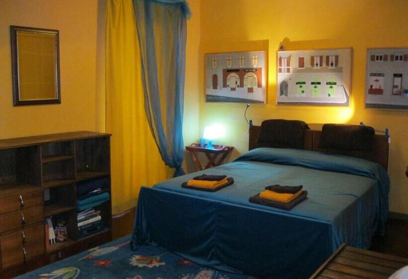 חדר סטנדרט לשלושה עם מרפסת, B&b La Colombera