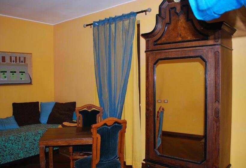 Трехместный Номер Стандарт с Балконом, B&b La Colombera