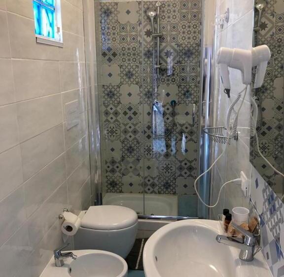 스탠다드 룸 킹사이즈 침대, 100 Passi Dal Mare