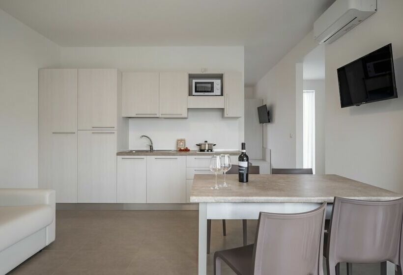 Шале 1 Спальня, Vada Village