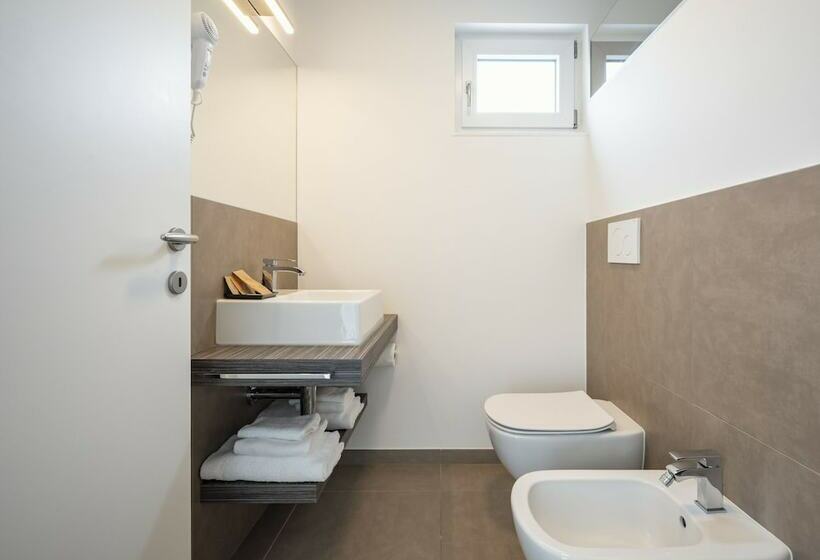 Шале 1 Спальня, Vada Village