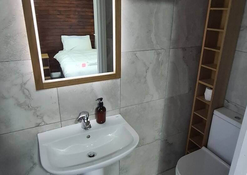 חדר דלוקס לארבעה, The Meetings B&b