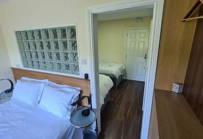 デラックスの４人部屋, The Meetings B&b