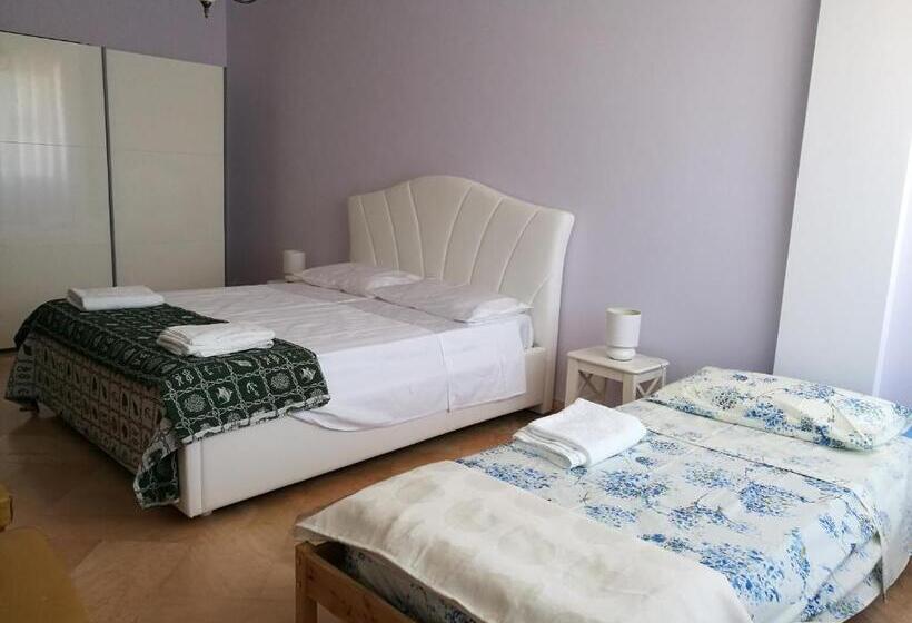 اتاق سه‌نفرۀ استاندارد با سرویس بهداشتی بیرون از اتاق, B&b Domus Lupiae