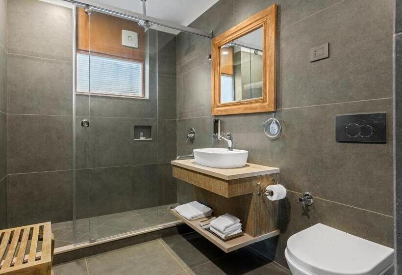 Superior room with lake view, The Fishermen S Lodge By Leisure Hotels