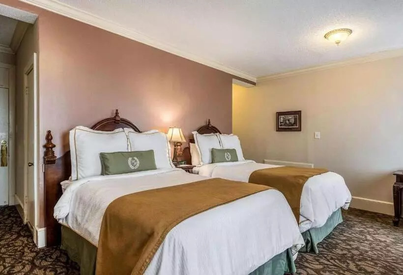 ２ダブルベッドのスタンダードルーム, Bothwell Sedalia Central District, Ascend Hotel Collection