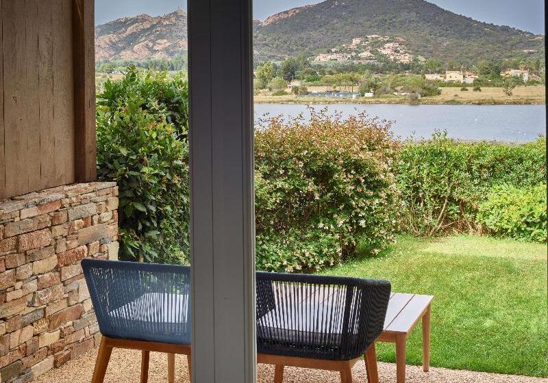 חדר משפחתי דלוקס, Baia Di Chia Resort Sardinia, Curio Collection By Hilton