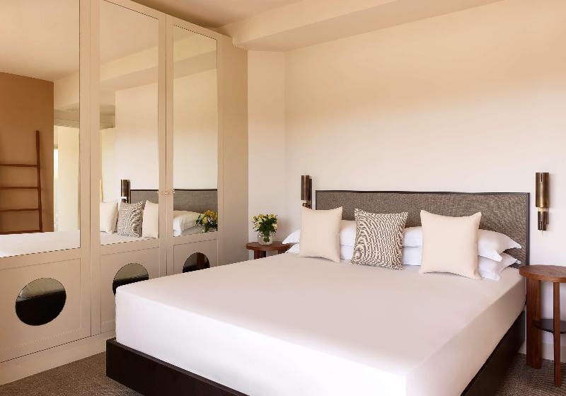 סוויטה, Baia Di Chia Resort Sardinia, Curio Collection By Hilton