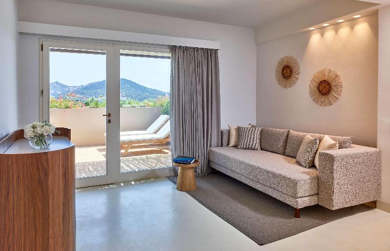 Люкс, Baia Di Chia Resort Sardinia, Curio Collection By Hilton