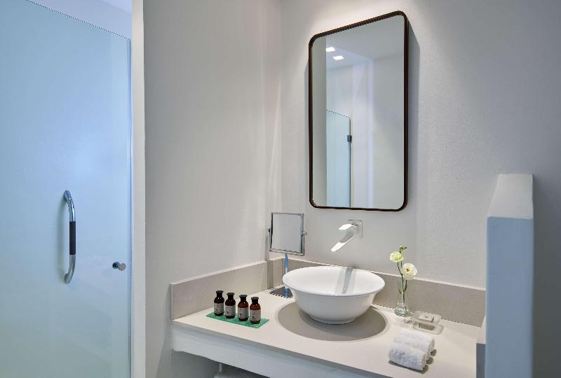 סוויטה, Baia Di Chia Resort Sardinia, Curio Collection By Hilton