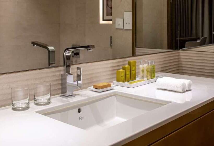 סוויטה, Baia Di Chia Resort Sardinia, Curio Collection By Hilton