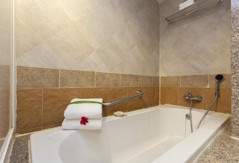 חדר דלוקס נוף לים, By The Sea