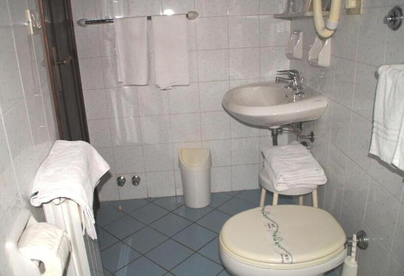 اتاق خانوادگی, Don Pedro