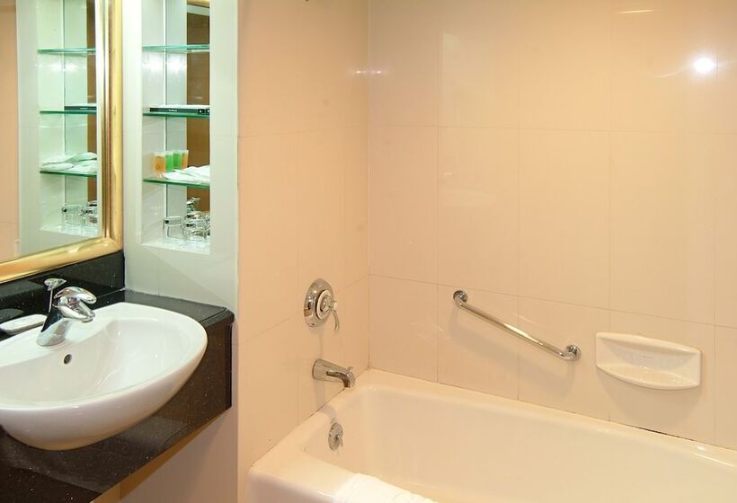 اتاق سوپریور, Guangdong Hotel Free Shuttle & Registration Counter Service During Canton Fair