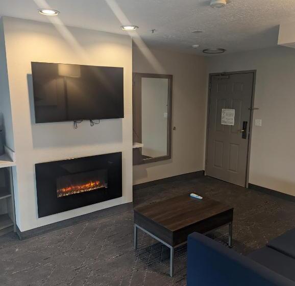 מיטת קינג בסוויטה, Holiday Inn Express & Suites Salt Lake City N  Bountiful