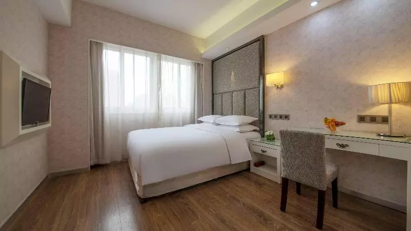 キングサイズベッドのスタンダードルーム, Holiday Inn Express Xiamen Lushan Shopping Center, An Ihg