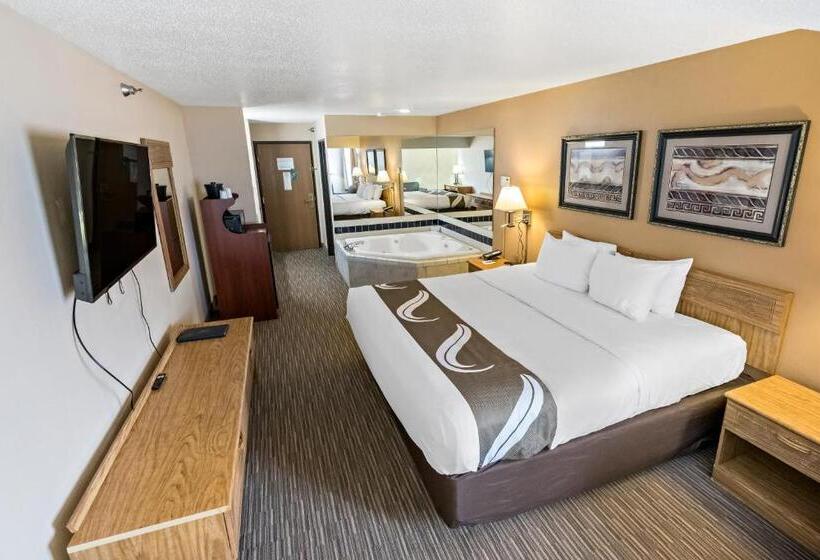 جناح مزود بجاكوزى, Quality Inn Storm Lake
