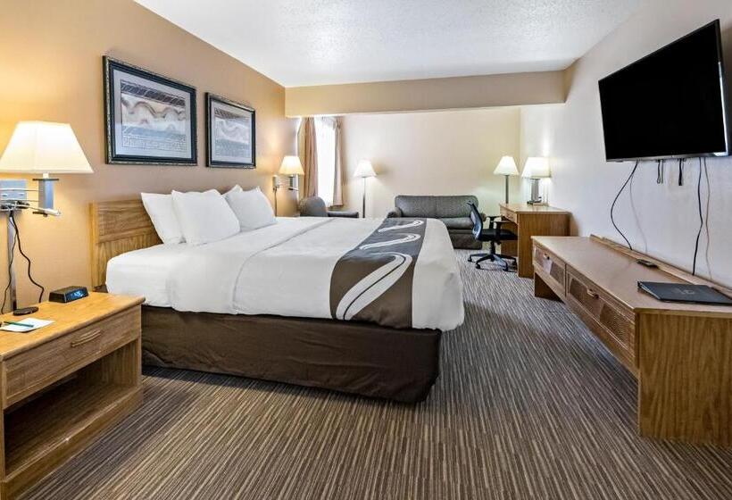 جناح مزود بجاكوزى, Quality Inn Storm Lake