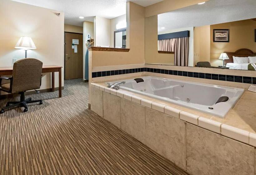 جناح مزود بجاكوزى, Quality Inn Storm Lake