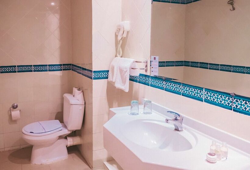 חדר סטנדרט לשלושה, Skanes Serail