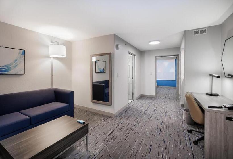 מיטת קינג בסוויטה, Holiday Inn Express & Suites Zion By Ihg