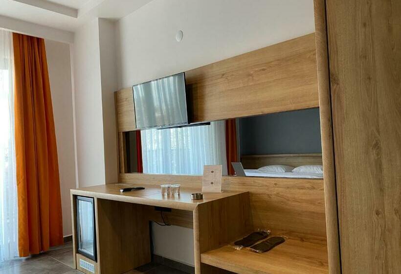 غرفة ديلوكس مطلّة علي البحر مزوَّدة بشُرفة, Csk Otel