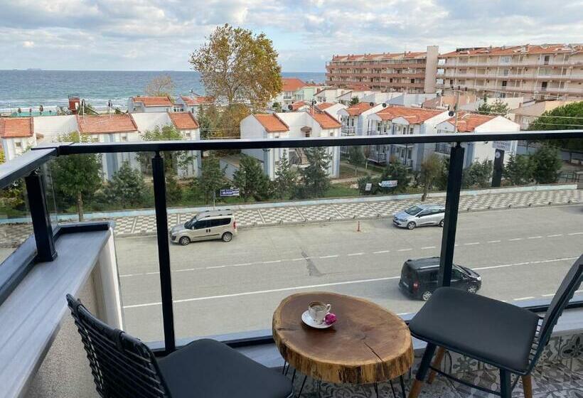 غرفة ديلوكس مطلّة علي البحر مزوَّدة بشُرفة, Csk Otel