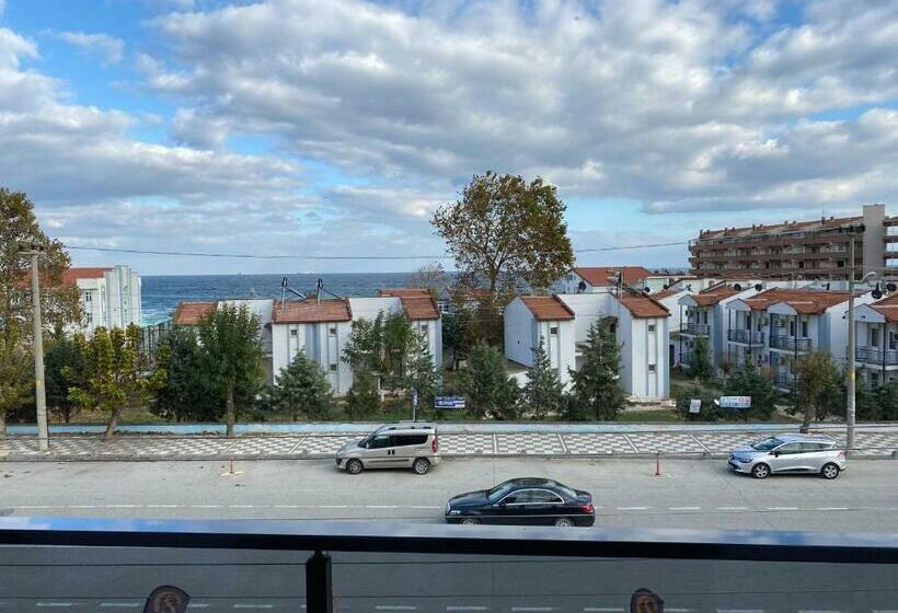 غرفة ديلوكس مطلّة علي البحر مزوَّدة بشُرفة, Csk Otel