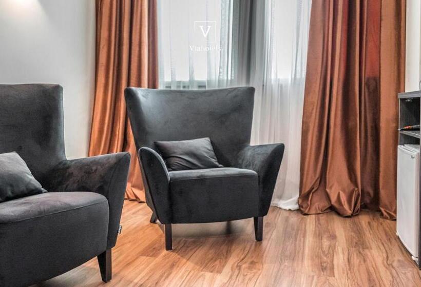 디럭스 주니어 스위트, Vh Eurostar Tirana Hotel Congress & Tirana Spa