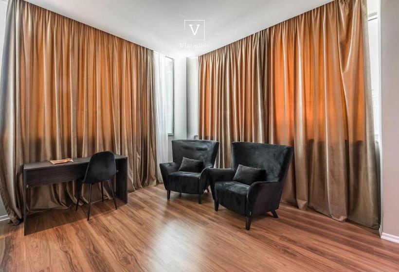 디럭스 주니어 스위트, Vh Eurostar Tirana Hotel Congress & Tirana Spa