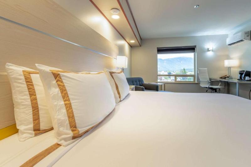 스탠다드 룸 킹사이즈 침대, Quality Inn Sunshine Suites