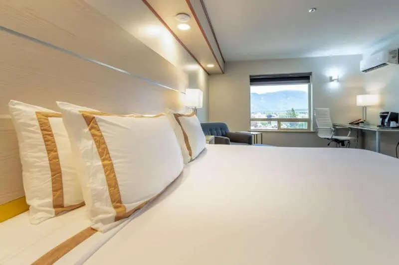 اتاق استاندارد با تخت بزرگ, Quality Inn Sunshine Suites