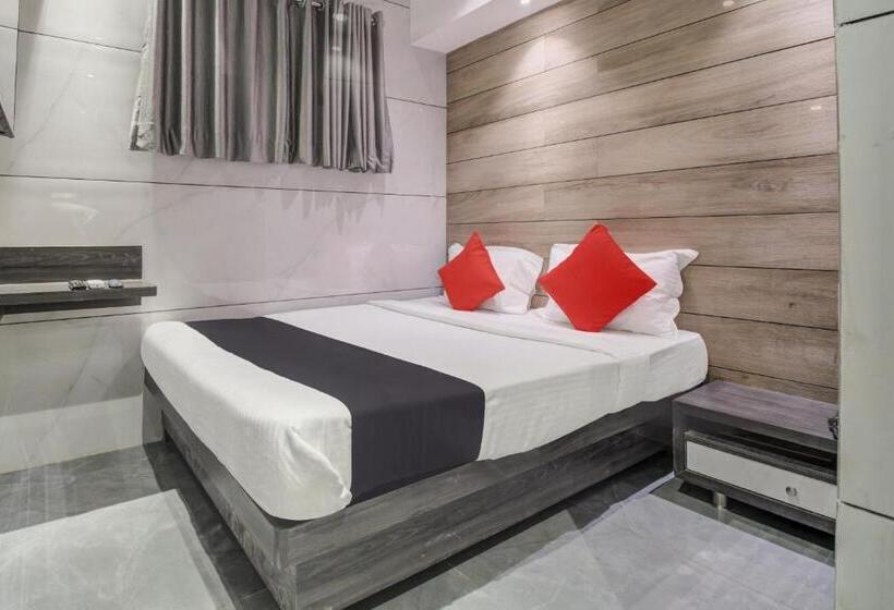 スイート, Capital O 75709 Hotel Spring Residency