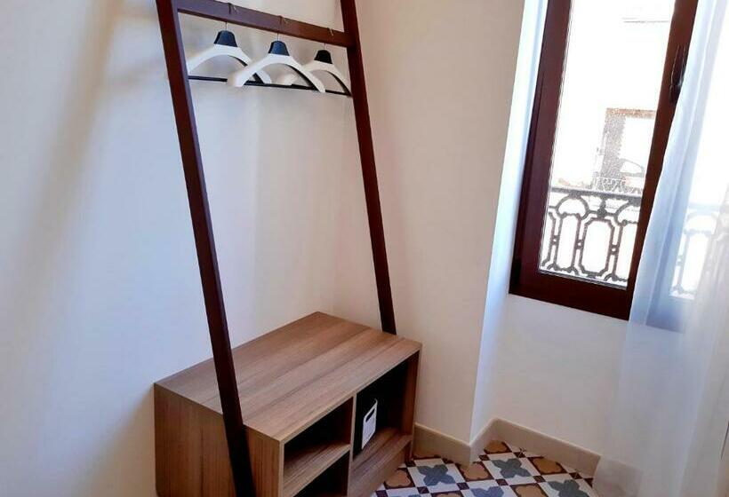 غرفة قياسية فردية, 19 30 Valencia