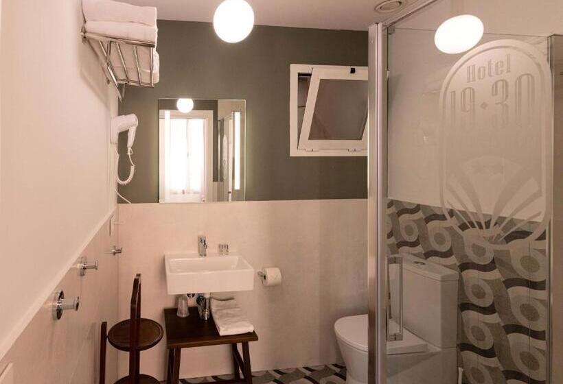 غرفة قياسية ثلاثية مزودة بشرفة, 19 30 Valencia