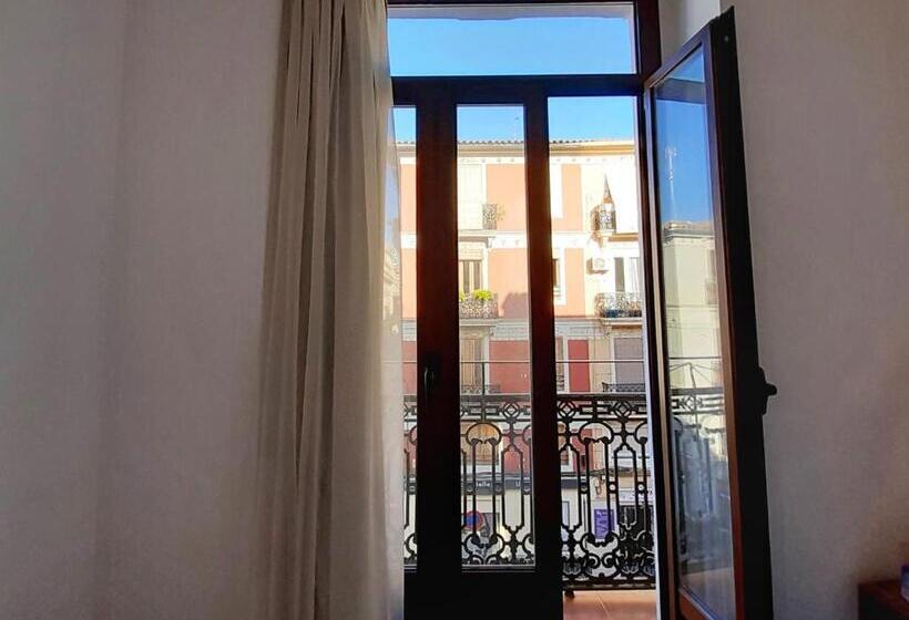 غرفة قياسية ثلاثية مزودة بشرفة, 19 30 Valencia