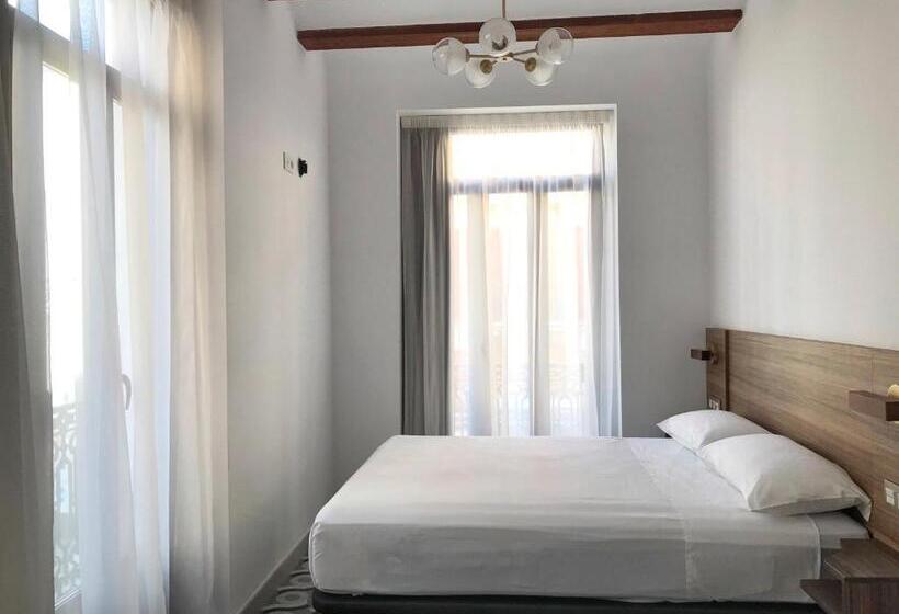 غرفة قياسية ثلاثية مزودة بشرفة, 19 30 Valencia