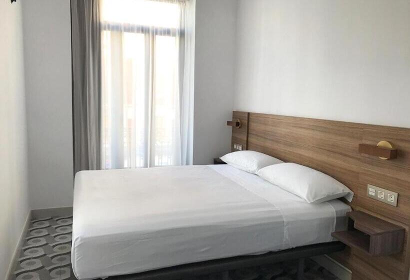 غرفة قياسية ثلاثية مزودة بشرفة, 19 30 Valencia