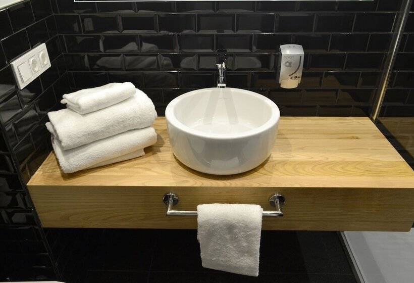 اتاق استاندارد یک نفره, Alda Galeria Coruna