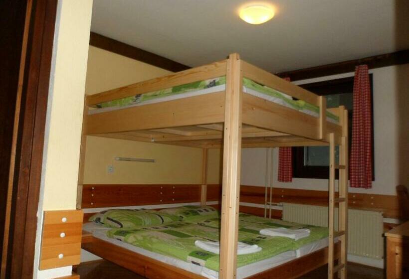 اتاق استاندارد چهار تخته, Accommodation And Restaurant Tia