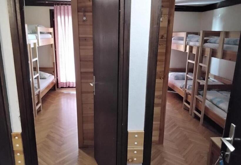 اتاق استاندارد چهار تخته, Accommodation And Restaurant Tia