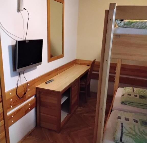 اتاق استاندارد چهار تخته, Accommodation And Restaurant Tia