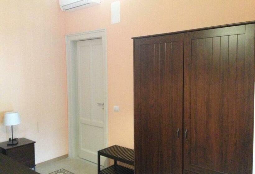 اتاق لوکس, La Rosa Dei Venti