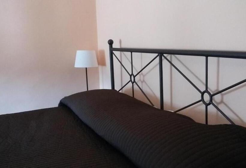 اتاق لوکس با تخت بزرگ, La Rosa Dei Venti