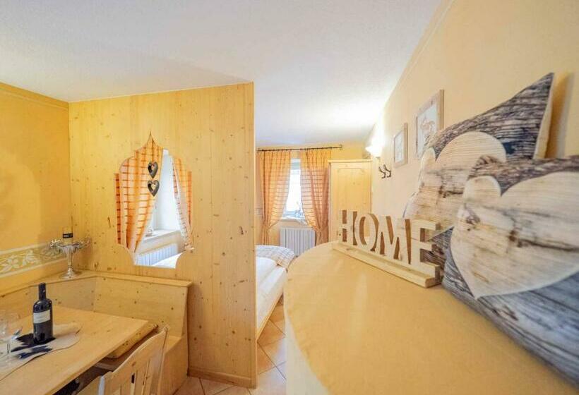 إستوديو قياسى, La Corte Appartamenti