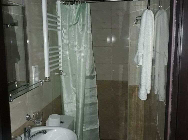 اتاق استاندارد سه نفره, Villa Bakuriani