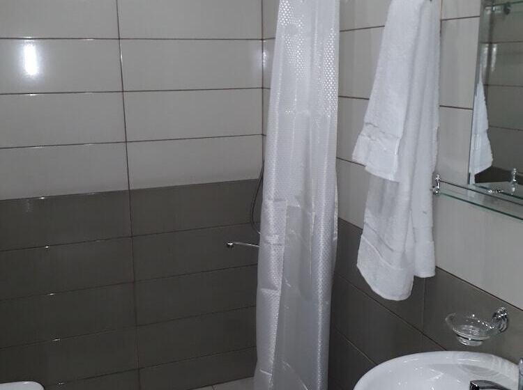 اتاق استاندارد سه نفره, Villa Bakuriani