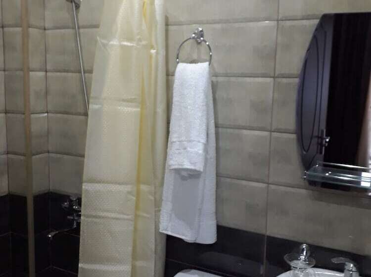 اتاق استاندارد سه نفره, Villa Bakuriani